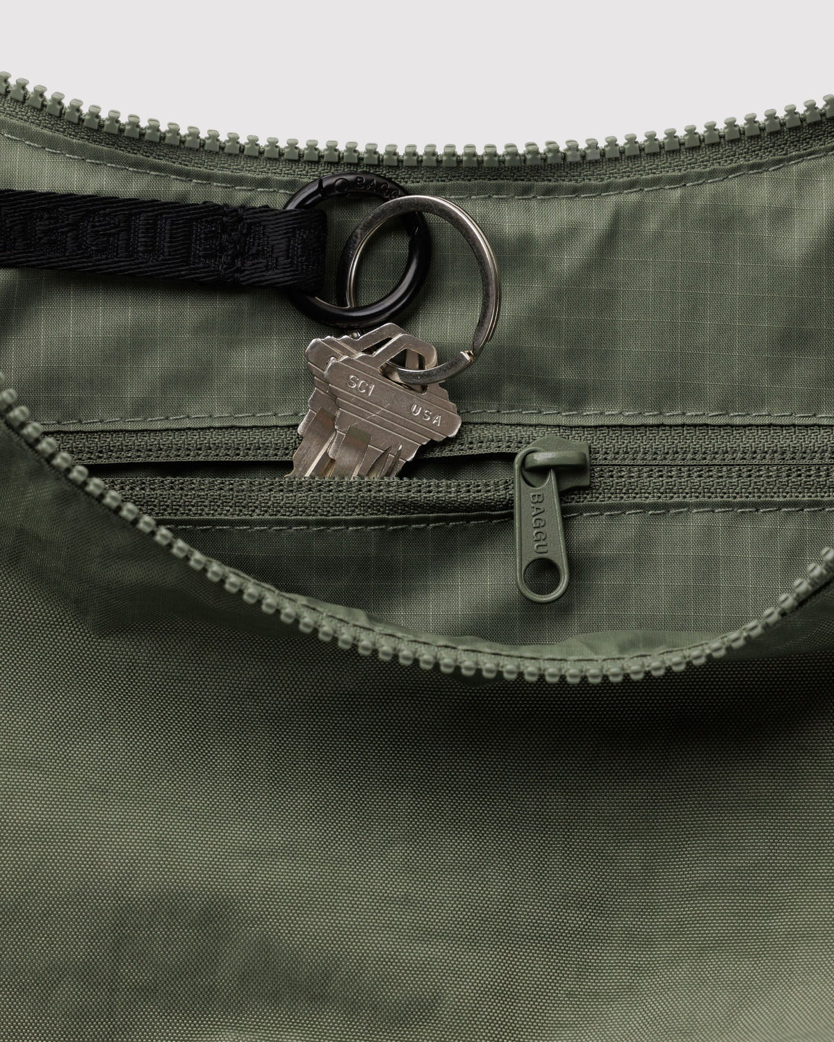 MEDIUM NYLON CRESCENT BAG - US 1126