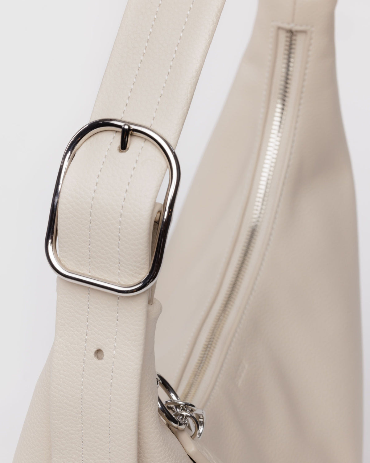 RECYCLED LEATHER SHOULDER BAG - US 4605