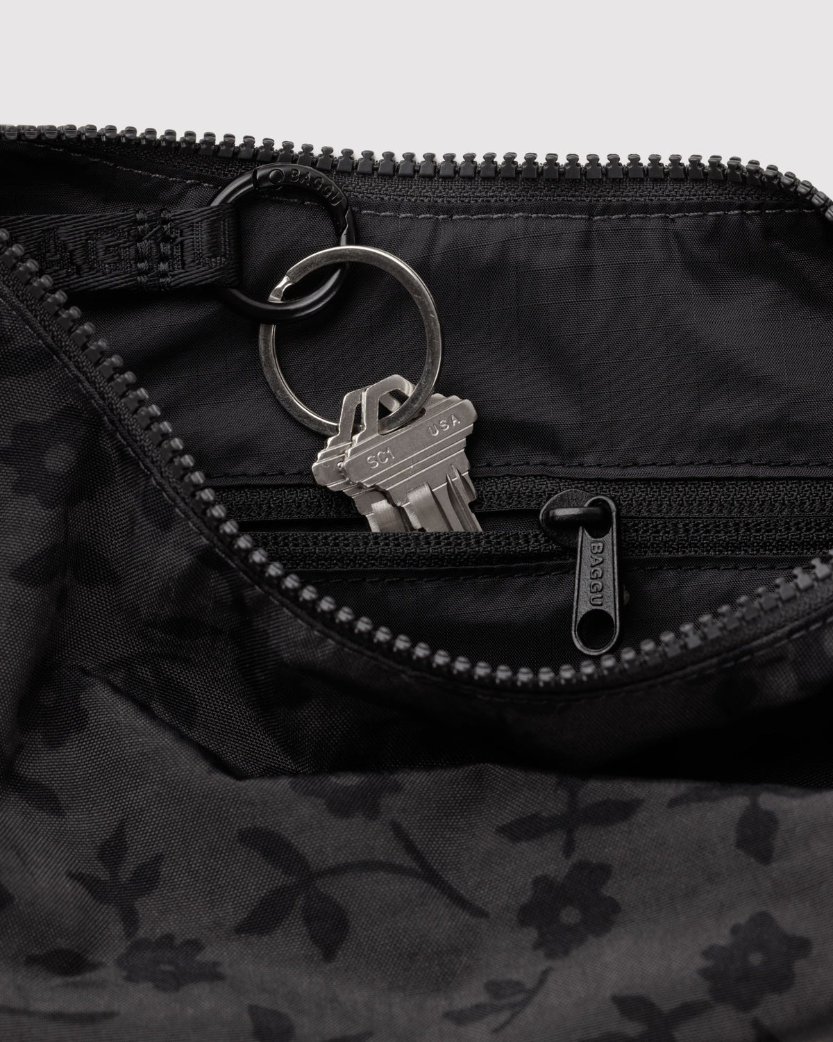 SMALL NYLON CRESCENT BAG - US 8949