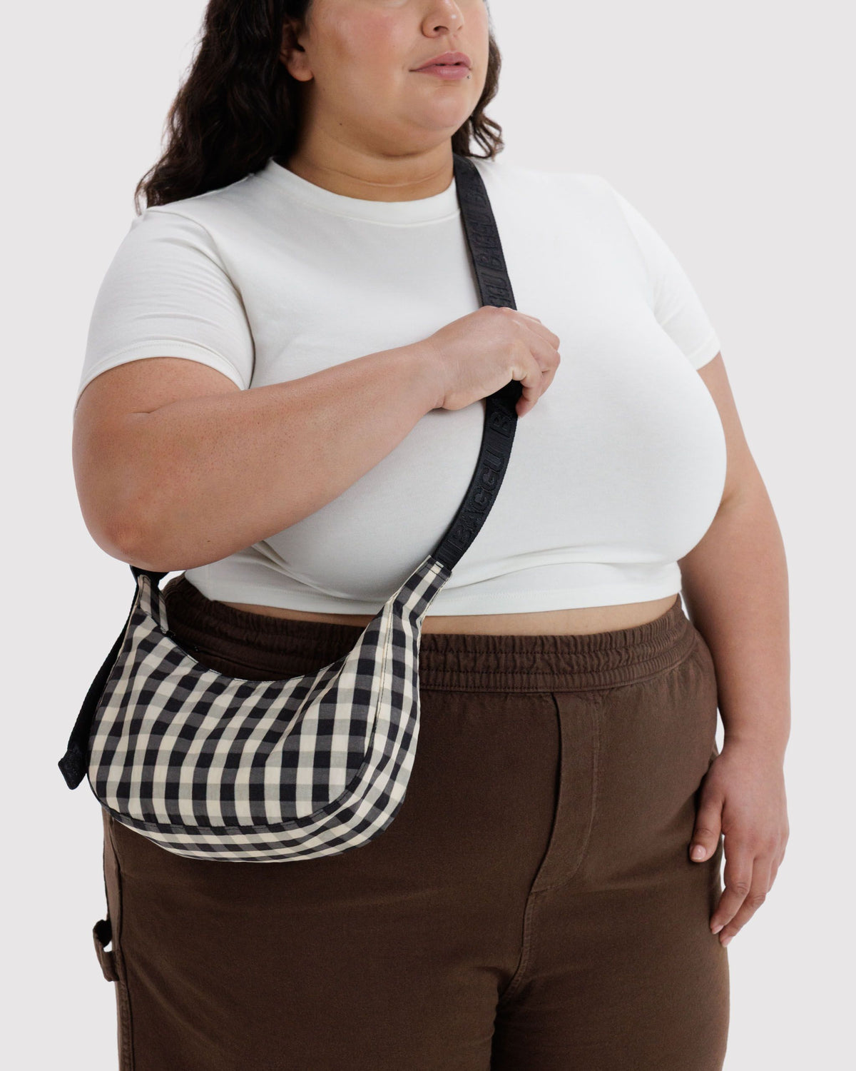 SMALL NYLON CRESCENT BAG - US 7830