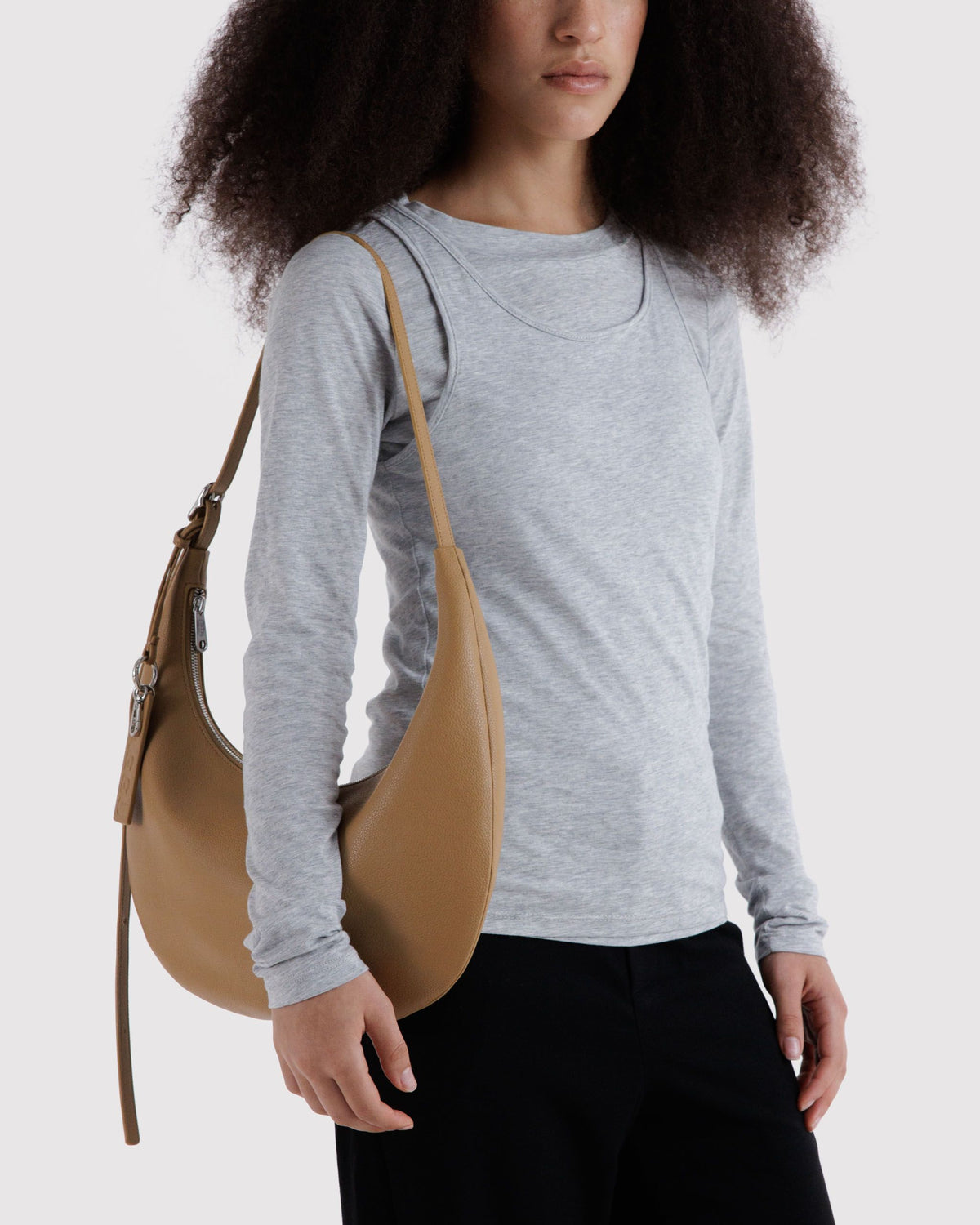 MEDIUM RECYCLED LEATHER FLAT CRESCENT - US 2975