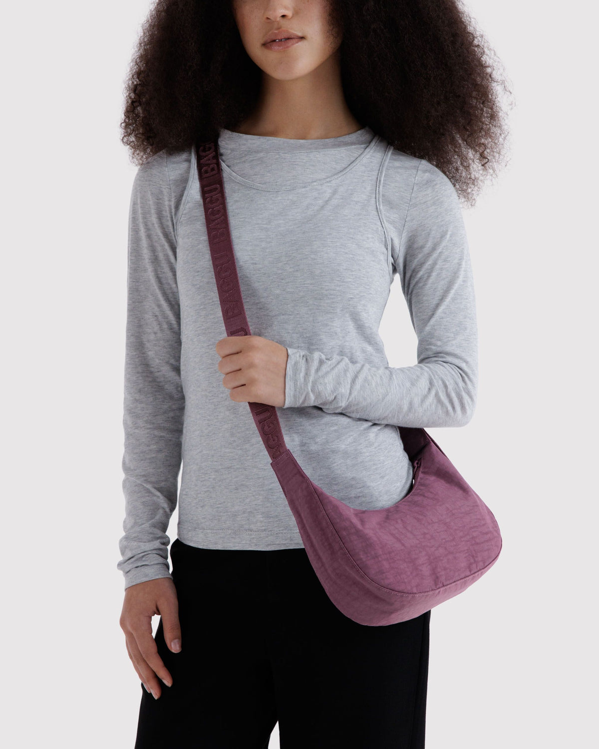 SMALL NYLON CRESCENT BAG - US 2672